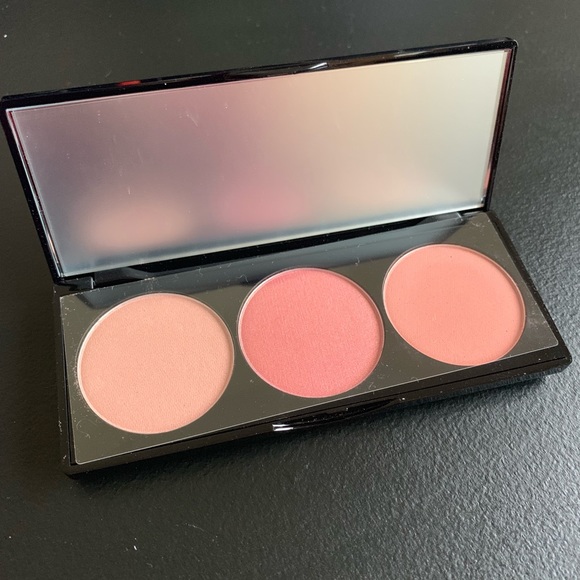 Betty Boop x Ipsy Plus Bag + Cheek to Cheek Blush - Picture 3 of 8